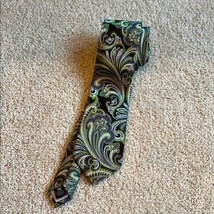 Paisley Silk Tie in Green and Black